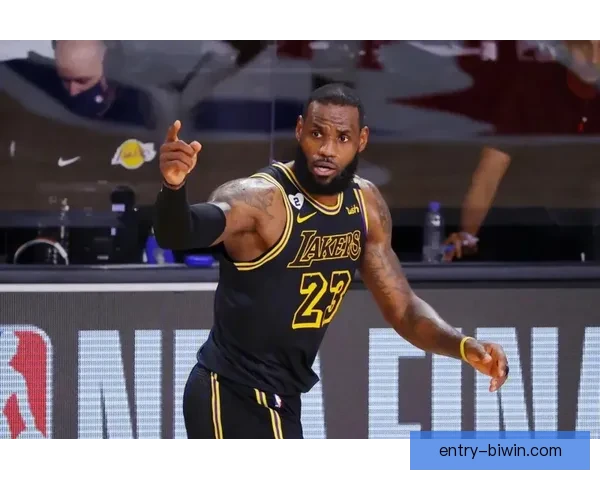 詹姆斯突破历史得分纪录带领湖人逆袭勇士，NBA赛季战况激烈竞争不断