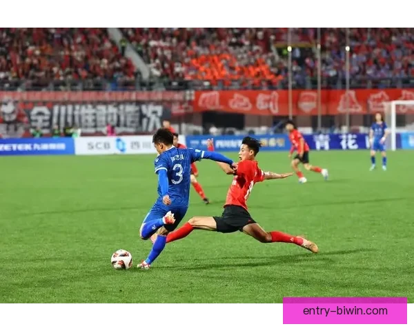 激烈对决回顾：本轮足球比赛比分悬念重重精彩瞬间盘点